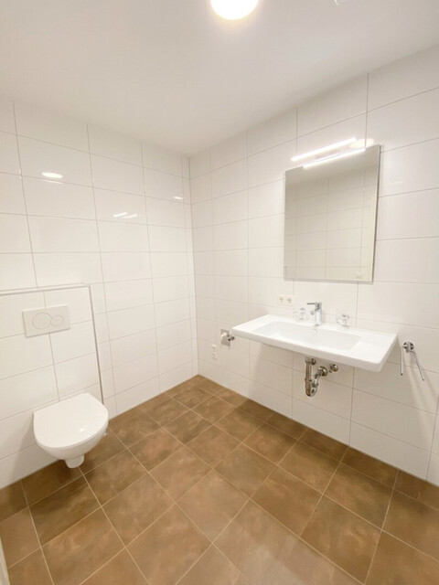 Wohnen in naturnaher Lage: Wunderbare 2-Zimmerwohnung mit Balkon in Höchst zu vermieten!
