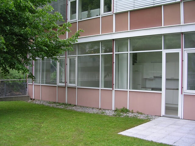 Neue Wohnung mit Gartenanteil
