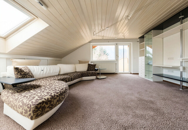 2-Zimmer-Dachgeschoßwohnung mit wunderbarer Fernsicht