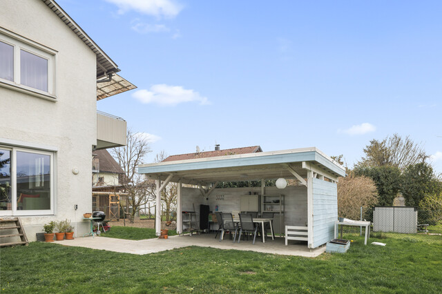 Zentral. Großzügig. Flexibel nutzbar – Zweifamilienhaus in Lustenau