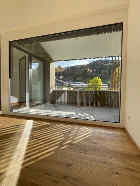 Moderne, helle 2-Zimmer Dachgeschosswohnung im Zentrum von Muntlix