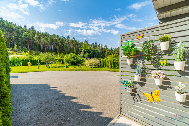 Gepflegter Bungalow mit Nebengebäude in idyllischer Ruhelage am Techelsberg