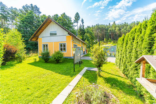 Gepflegter Bungalow mit Nebengebäude in idyllischer Ruhelage am Techelsberg