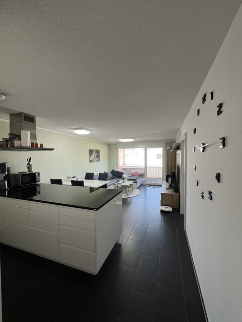Schöne, helle, möblierte 4 Zimmer-Wohnung 