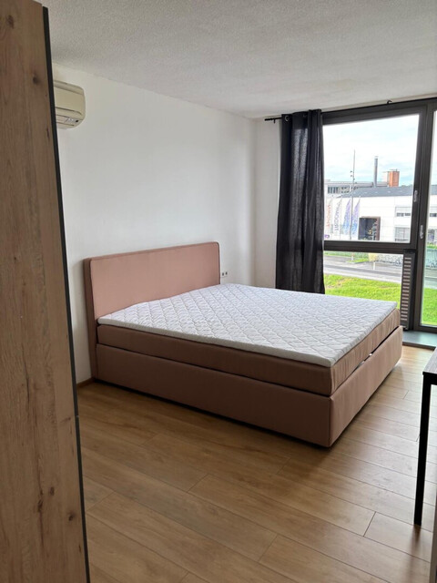 Renditestarke Wohnung mit fünf möblierten Einheiten in zentraler Lage