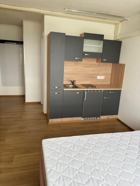 Renditestarke Wohnung mit fünf möblierten Einheiten in zentraler Lage