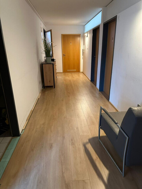Renditestarke Wohnung mit fünf möblierten Einheiten in zentraler Lage