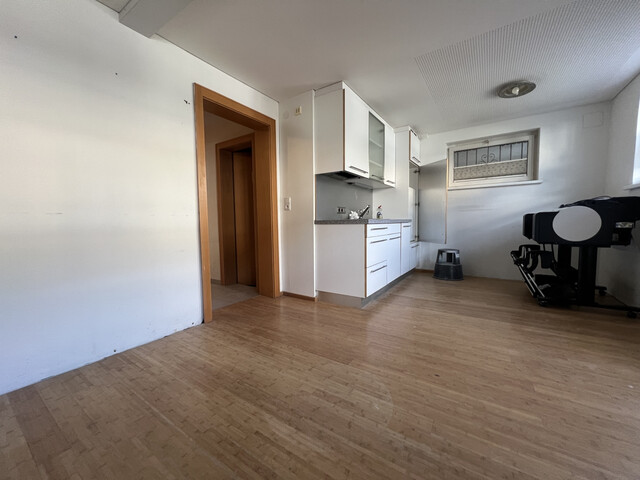 GERÄUMIGE PRODUKTIONS- UND LAGERHALLE FÜR IHR UNTERNEHMEN