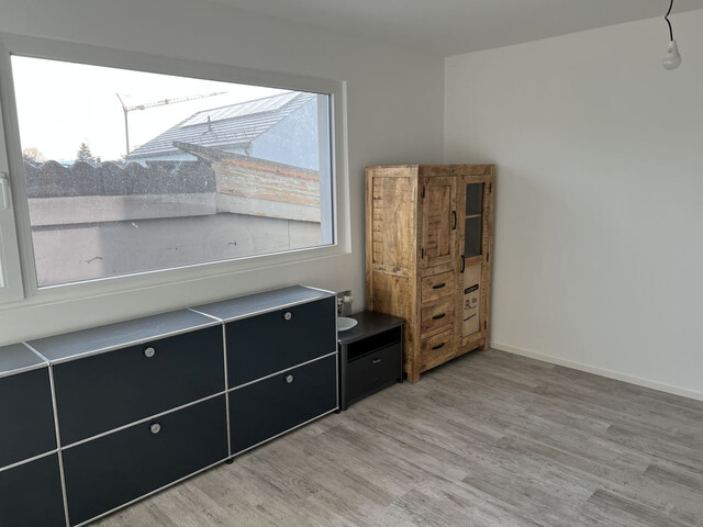 GERÄUMIGE PRODUKTIONS- UND LAGERHALLE FÜR IHR UNTERNEHMEN