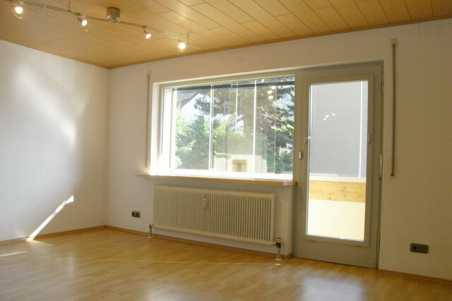 3 Zimmer in Tisis mit verglastem Balkon, Grenznähe