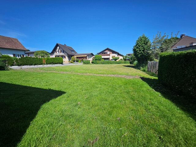 Schönes Grundstück in sonniger und ruhiger Lage „Mitten im Rheintal“!
