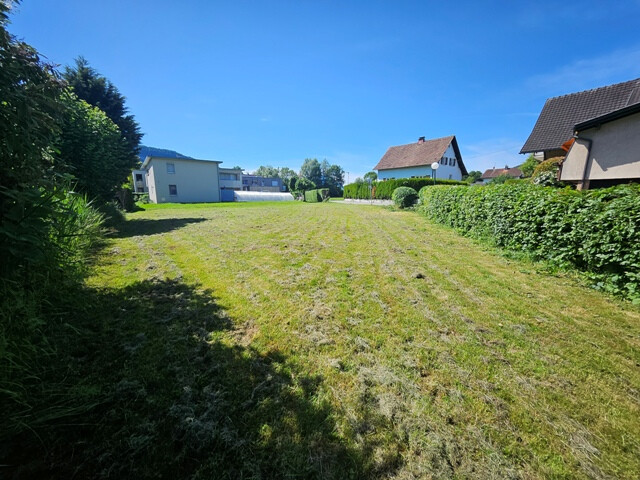 Schönes Grundstück in sonniger und ruhiger Lage „Mitten im Rheintal“!