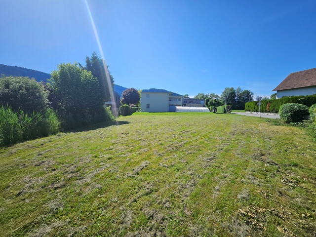Schönes Grundstück in sonniger und ruhiger Lage „Mitten im Rheintal“!