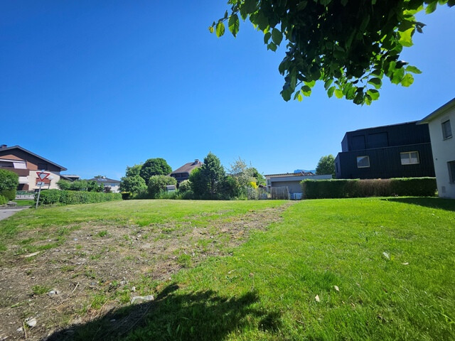 Schönes Grundstück in sonniger und ruhiger Lage „Mitten im Rheintal“!