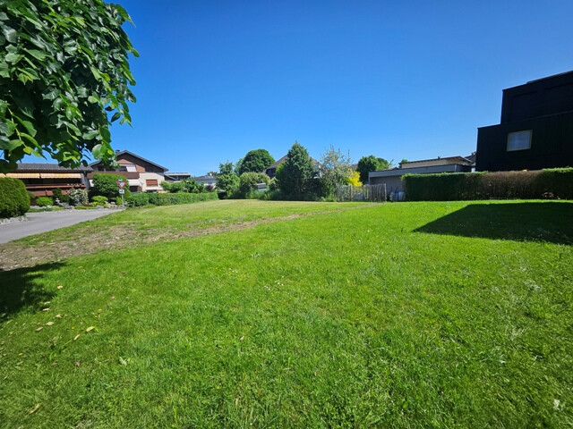 Schönes Grundstück in sonniger und ruhiger Lage „Mitten im Rheintal“!