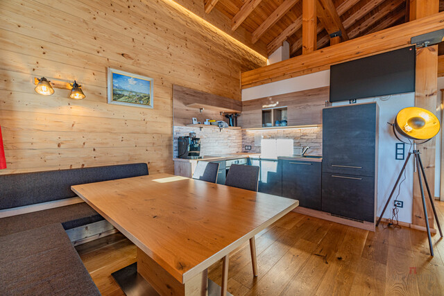 Neuwertiges Chalet Dorf mit Alm-Gasthof in bester Lage am Falkert - direkt neben der "Heidi-Alm"