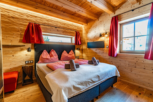 Neuwertiges Chalet Dorf mit Alm-Gasthof in bester Lage am Falkert - direkt neben der "Heidi-Alm"