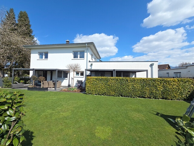 Traumhaftes Einfamilienhaus mit Einliegerwohnung und großem Garten in guter Lage von Koblach!
