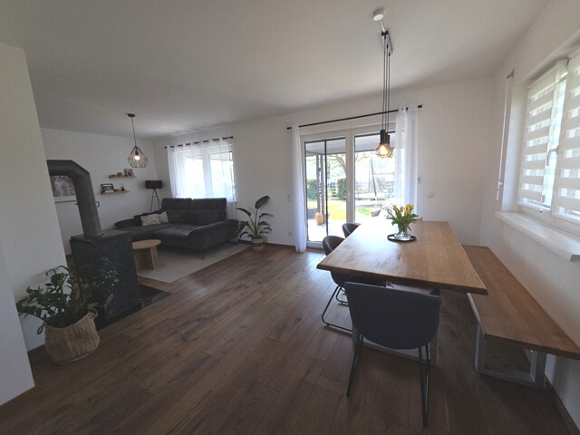 Traumhaftes Einfamilienhaus mit Einliegerwohnung und großem Garten in guter Lage von Koblach!
