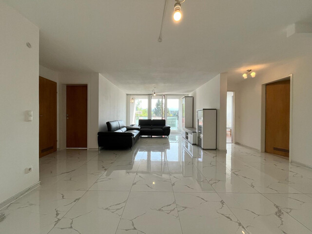 Sonnige TOP 4 Zi-Wohnung mit 8 m² Loggia und Gebhardsbergblick