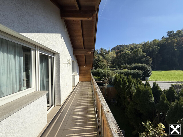 Großzügiges Wohnhaus mit Einzelgarage