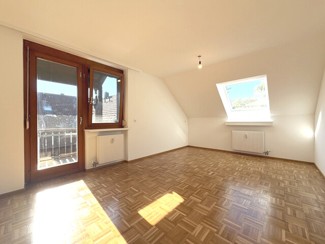 Dachgeschoss-Charme trifft Wohnkomfort – 3-Zimmer-Wohnung in Höchst