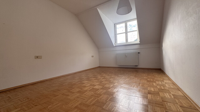 Schöne 3.5 Zimmer Dachgeschosswohnung in ruhiger Lage in Kennelbach