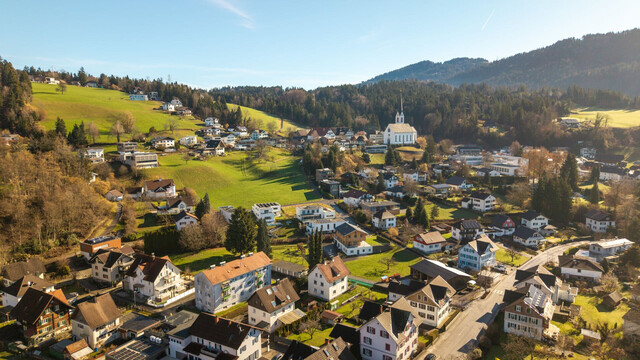 Großzügiges 10-Zimmer-Haus in Kennelbach mit rießigem Garten und Balkon