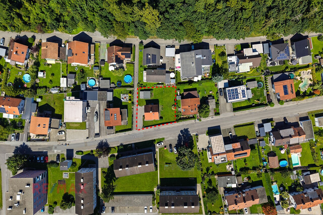 Seltene Gelegenheit: Grundstück mit Altbestand in gefragter Lage