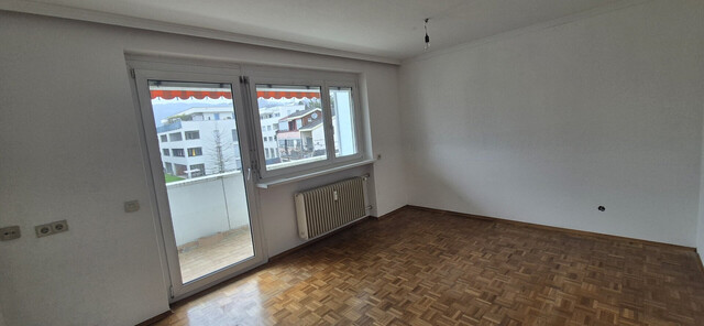 Einziehen & wohlfühlen: Frisch renovierte 3-Zimmer-Wohnung mit sonnigem Westbalkon