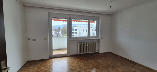 Einziehen & wohlfühlen: Frisch renovierte 3-Zimmer-Wohnung mit sonnigem Westbalkon