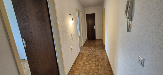 Einziehen & wohlfühlen: Frisch renovierte 3-Zimmer-Wohnung mit sonnigem Westbalkon