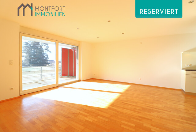 Gepflegte 2 Zimmer Dachgeschoß Wohnung mit großer Terrasse und schönem Ausblick!