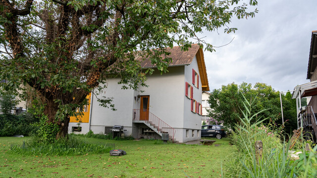 Renovierungsbedürftiges Einfamilienhaus mit schönem Garten in Höchst