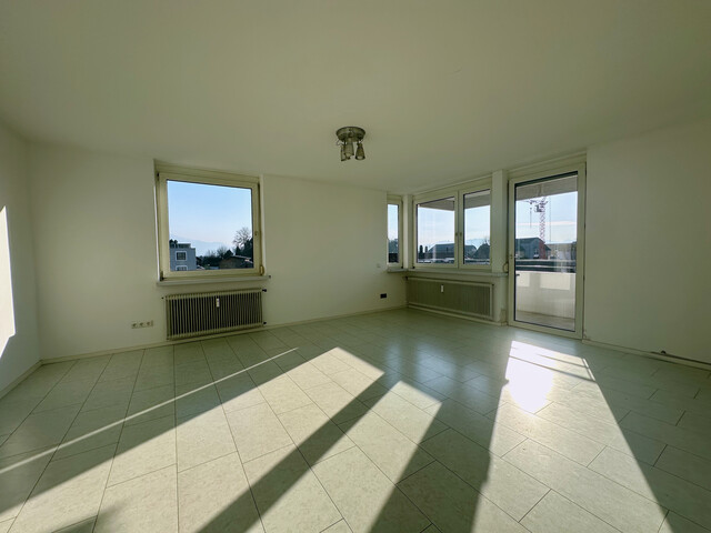 "ohne Provision" geräumige, helle 3,5 Zimmer Wohnung - drei Balkone