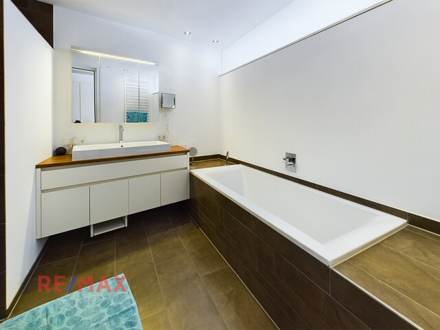 Vielseitige Immobilie in Bregenz zu verkaufen: Wohnen und Arbeiten unter einem Dach.