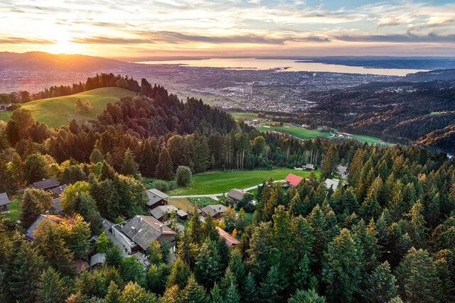 Exklusives Ferienrefugium über Dornbirn – Naturidylle mit beeindruckendem Bodenseepanorama - inkl. unbebauter Bauparzelle und Waldgrundstück
