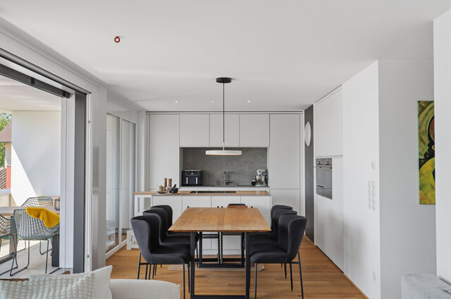Hard: Hochmoderne 3-Zimmer-Wohnung in begehrter Lage mit riesiger Terrasse, zwei Autoabstellplätzen und vielen weiteren Highlights!