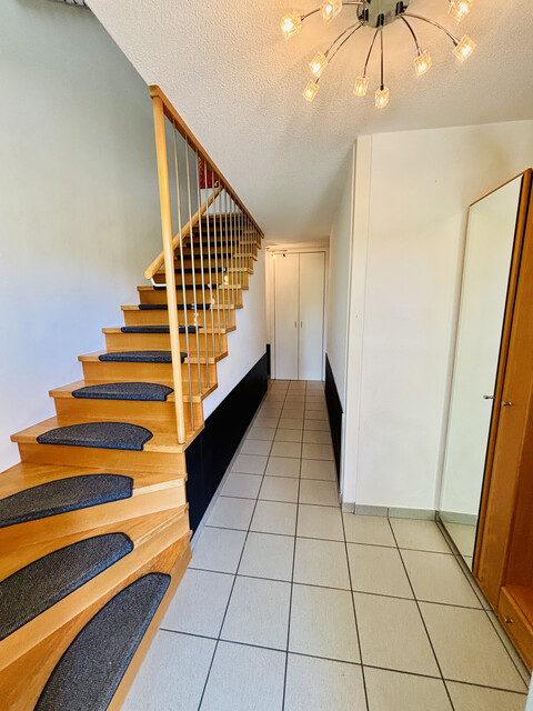 Privatverkauf in Göfis, tolle Wohnung mit Reihenhauscharakter, eigenem Garten und großer Terrasse in toller Hanglage