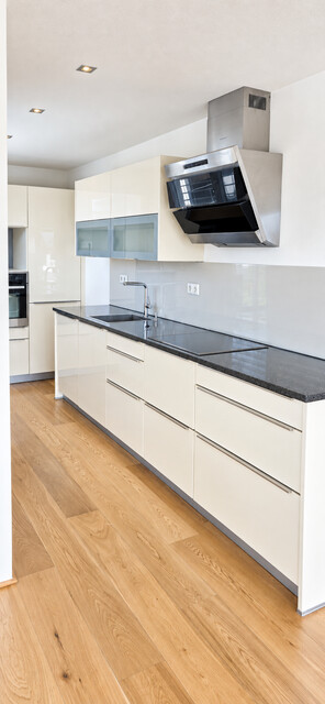 Provisionsfreie helle Dachgeschosswohnung mit Garage und Terrasse in Seenähe