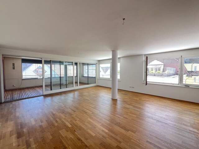 LICHTDURCHFLUTETE 4-ZIMMER DACHGESCHOSSWOHNUNG DIREKT IM ZENTRUM!