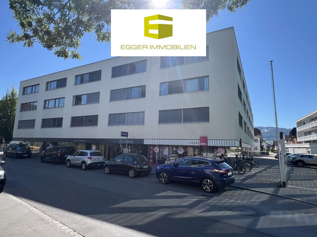 LICHTDURCHFLUTETE 4-ZIMMER DACHGESCHOSSWOHNUNG DIREKT IM ZENTRUM!