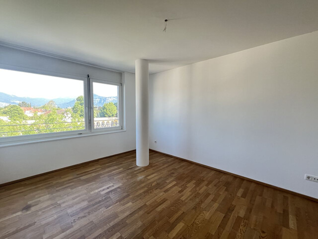LICHTDURCHFLUTETE 4-ZIMMER DACHGESCHOSSWOHNUNG DIREKT IM ZENTRUM!