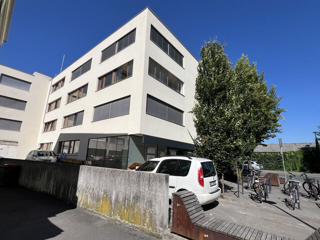 LICHTDURCHFLUTETE 4-ZIMMER DACHGESCHOSSWOHNUNG DIREKT IM ZENTRUM!