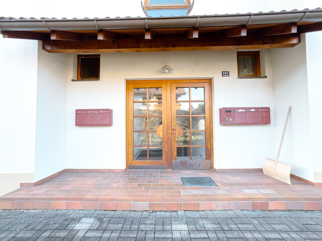 Sonnige 3,5-Zimmer-Dachgeschosswohnung mit Garage in ruhiger Lage in Hard