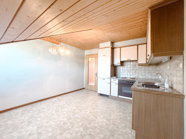 Sonnige 3,5-Zimmer-Dachgeschosswohnung mit Garage in ruhiger Lage in Hard