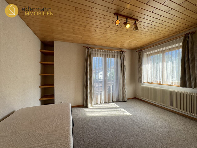 BÜRS: GROSSZÜGIGES EINFAMILIENHAUS MIT SCHÖNEM GRUNDSTÜCK IN RUHIGER WOHNLAGE