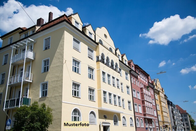 Historisches Wohnjuwel - Altbauvilla mit 5 Wohnungen, Garten & Carports