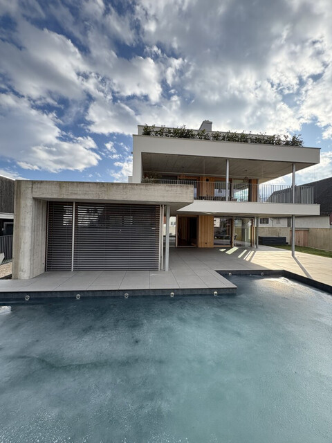 Exklusive 7-Zimmer-Gartenwohnung mit Pool & vielen Extras