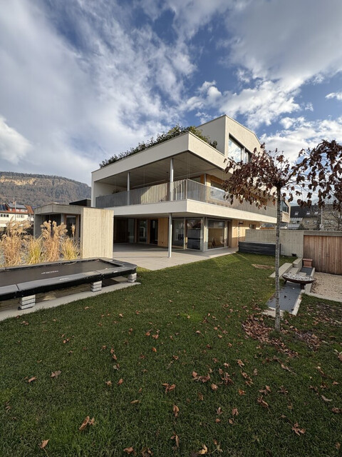 Exklusive 7-Zimmer-Gartenwohnung mit Pool & vielen Extras